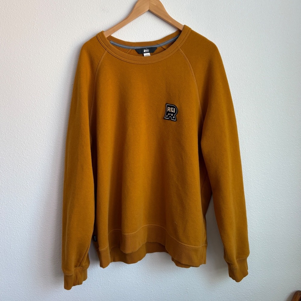 REI Co-op Men XXL Mustard Yellow Raglan Sleeve Fleece Crewneck Sweatshirt Logo